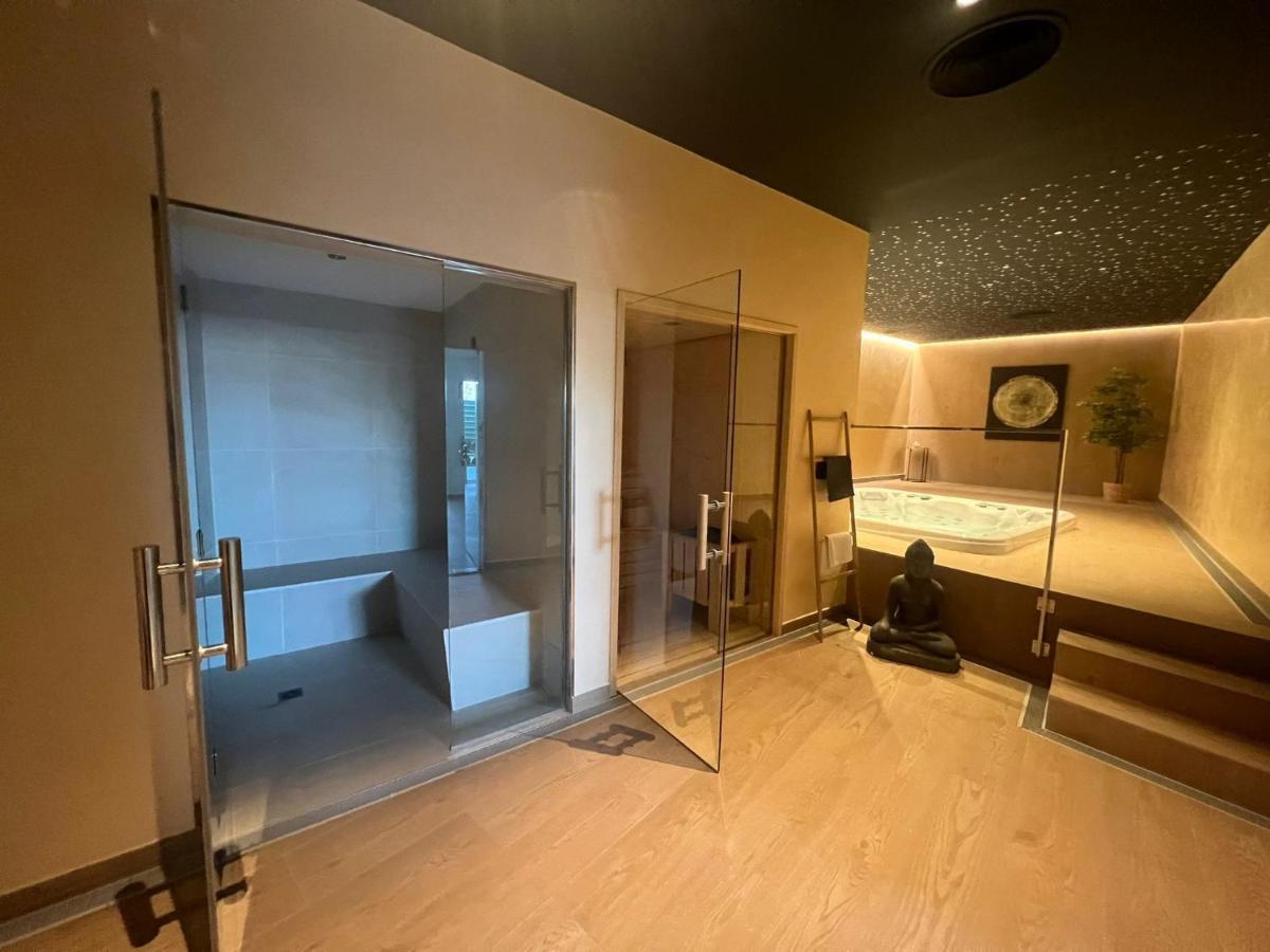 Pure South Residence Манилва Екстериор снимка